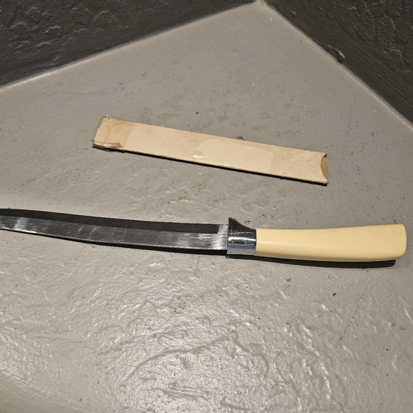 Quikut 10" Knife Cream Handle - Picture 3 of 13